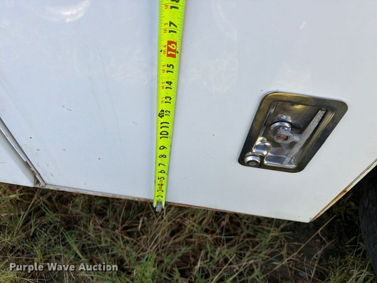 image for item YA4860 2016 Ford F650 Super Duty chipper truck