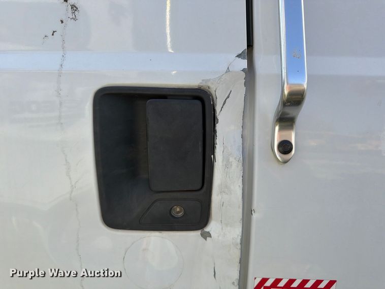 image for item YA4860 2016 Ford F650 Super Duty chipper truck