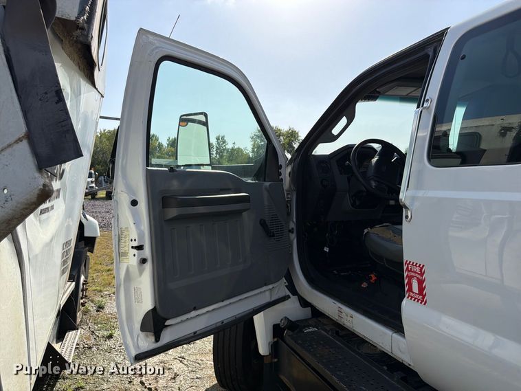 image for item YA4860 2016 Ford F650 Super Duty chipper truck
