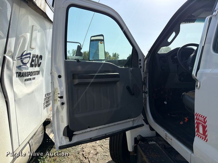 image for item YA4860 2016 Ford F650 Super Duty chipper truck