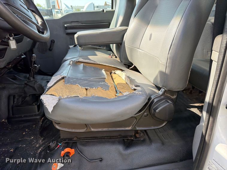 image for item YA4860 2016 Ford F650 Super Duty chipper truck
