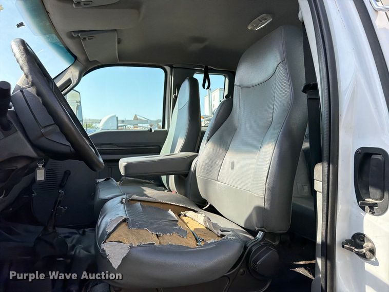 image for item YA4860 2016 Ford F650 Super Duty chipper truck