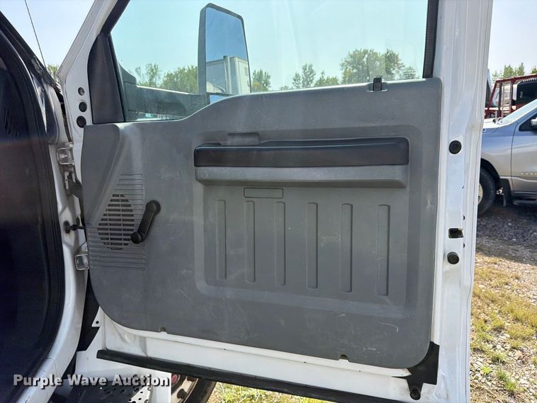 image for item YA4860 2016 Ford F650 Super Duty chipper truck