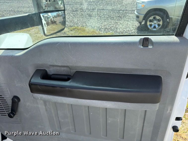image for item YA4860 2016 Ford F650 Super Duty chipper truck