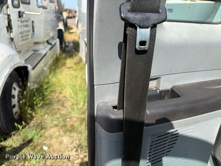 image for item YA4860 2016 Ford F650 Super Duty chipper truck