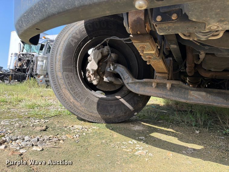 image for item YA4860 2016 Ford F650 Super Duty chipper truck