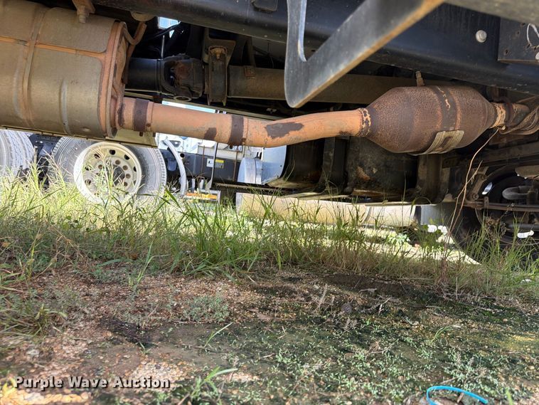 image for item YA4860 2016 Ford F650 Super Duty chipper truck