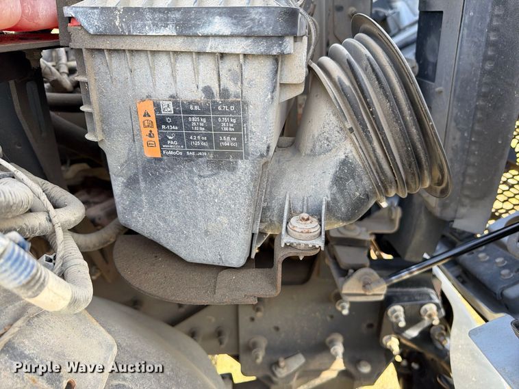 image for item YA4860 2016 Ford F650 Super Duty chipper truck