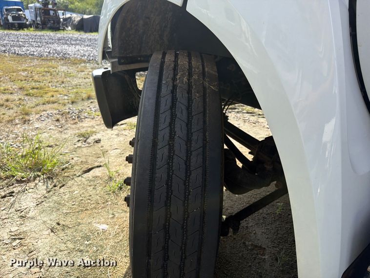 image for item YA4860 2016 Ford F650 Super Duty chipper truck