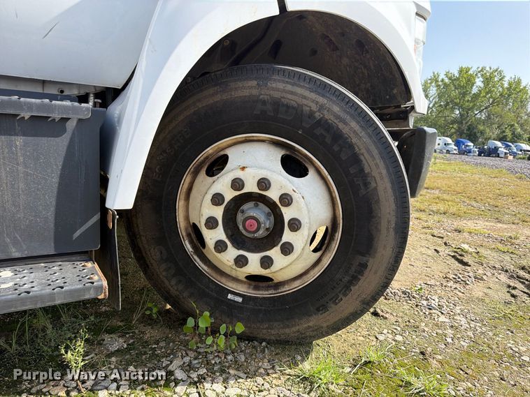image for item YA4860 2016 Ford F650 Super Duty chipper truck