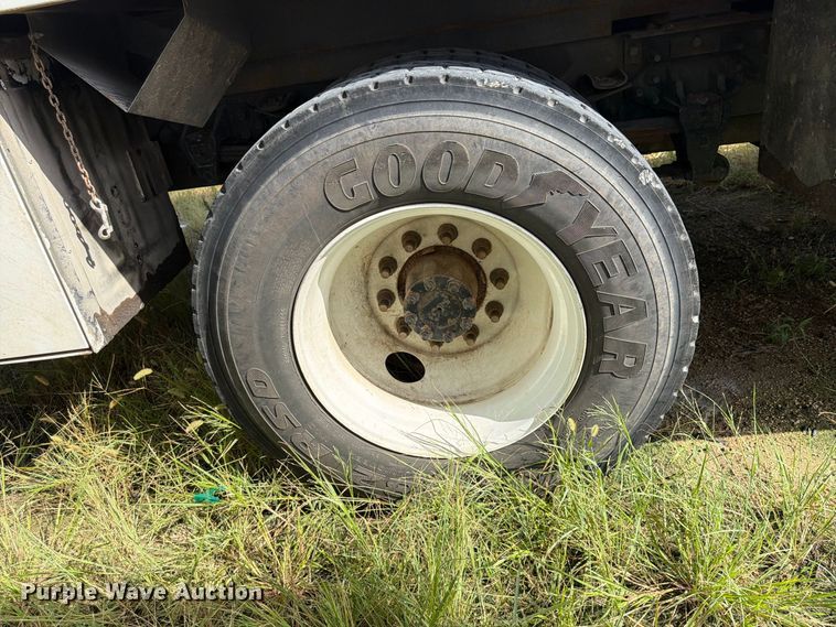 image for item YA4860 2016 Ford F650 Super Duty chipper truck