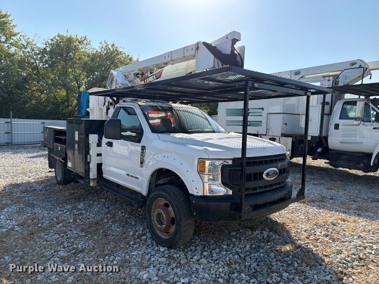 image for item YA4862 2020 Ford F550 Super Duty bucket truck