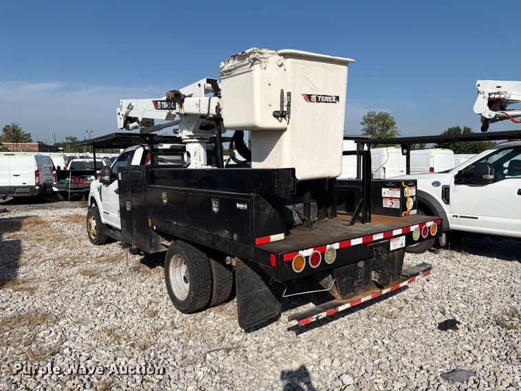 image for item YA4862 2020 Ford F550 Super Duty bucket truck