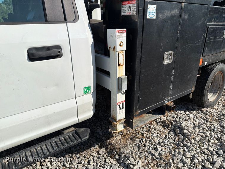 image for item YA4862 2020 Ford F550 Super Duty bucket truck