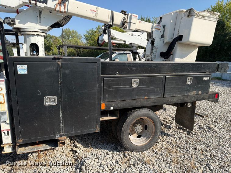 image for item YA4862 2020 Ford F550 Super Duty bucket truck