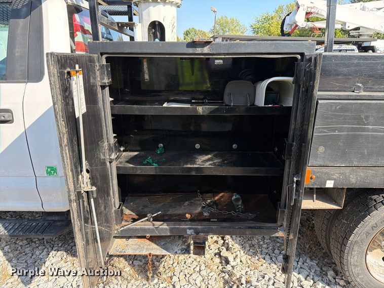 image for item YA4862 2020 Ford F550 Super Duty bucket truck