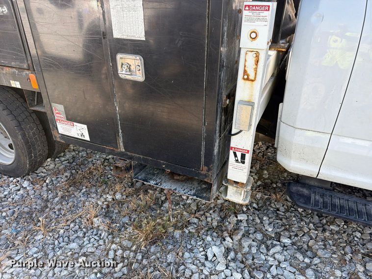 image for item YA4862 2020 Ford F550 Super Duty bucket truck