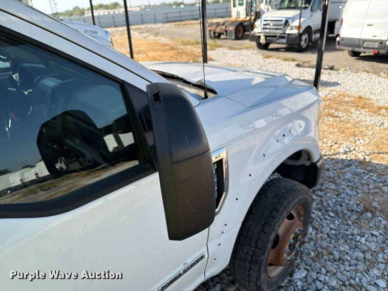image for item YA4862 2020 Ford F550 Super Duty bucket truck