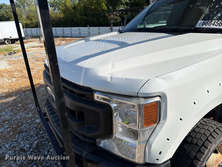 image for item YA4862 2020 Ford F550 Super Duty bucket truck
