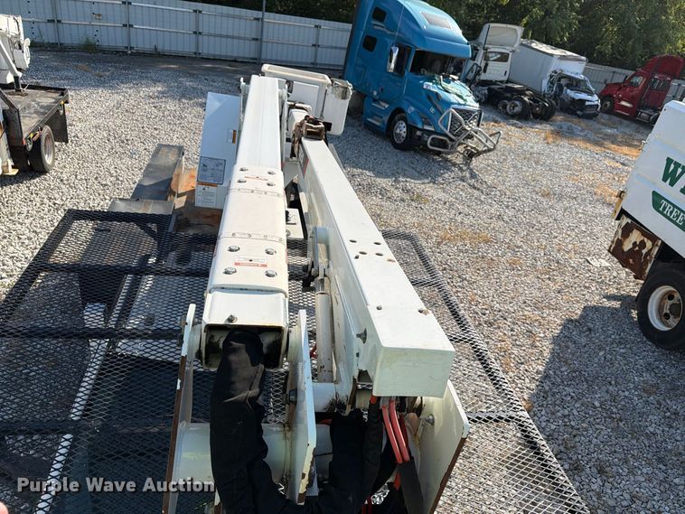 image for item YA4862 2020 Ford F550 Super Duty bucket truck