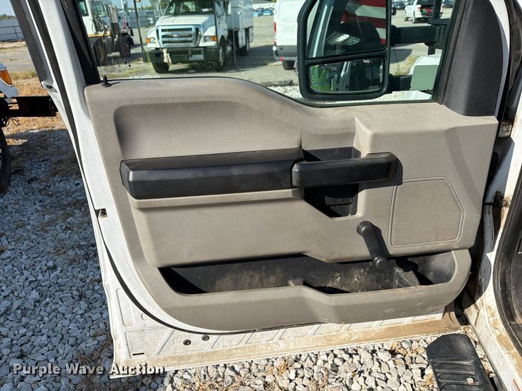 image for item YA4862 2020 Ford F550 Super Duty bucket truck