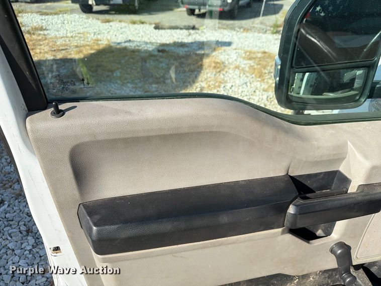 image for item YA4862 2020 Ford F550 Super Duty bucket truck
