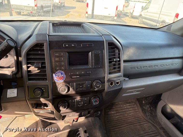 image for item YA4862 2020 Ford F550 Super Duty bucket truck