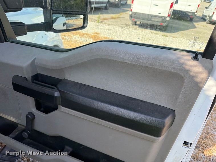 image for item YA4862 2020 Ford F550 Super Duty bucket truck