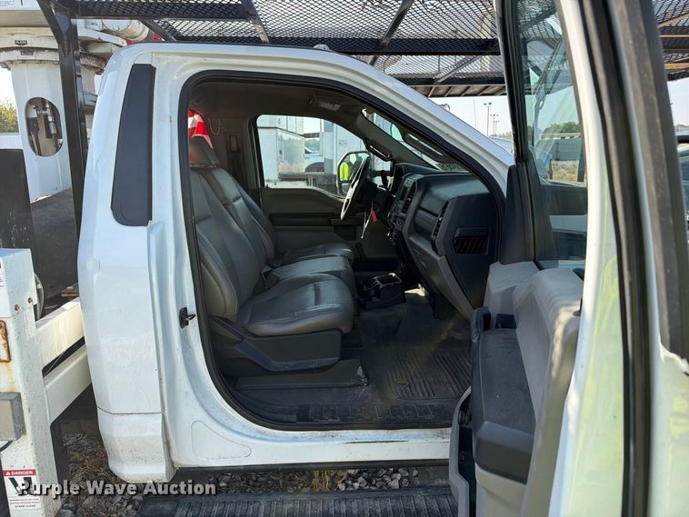image for item YA4862 2020 Ford F550 Super Duty bucket truck