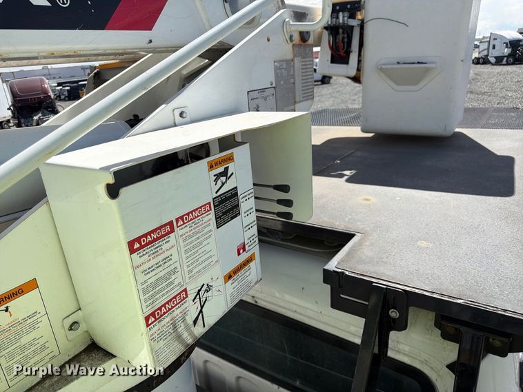 image for item YA4885 2018 Freightliner Business Class M2 forestry bucket truck