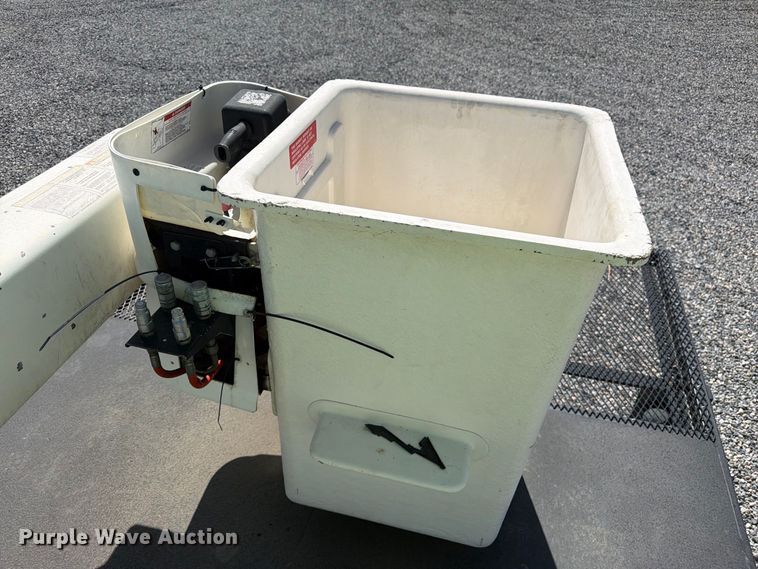 image for item YA4885 2018 Freightliner Business Class M2 forestry bucket truck