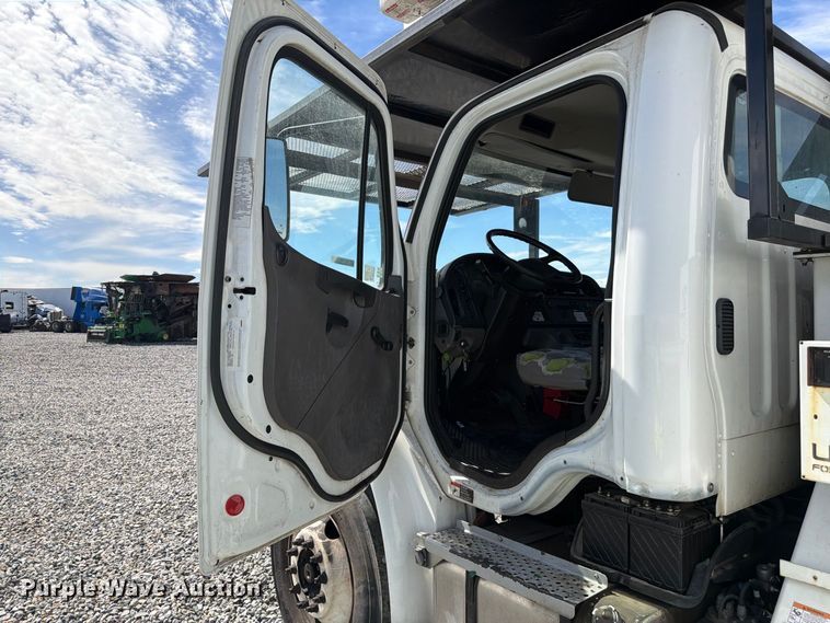 image for item YA4885 2018 Freightliner Business Class M2 forestry bucket truck