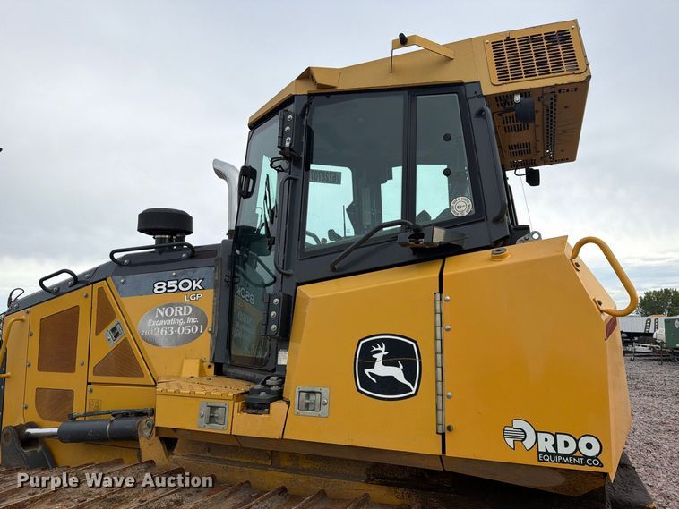 image for item YA4902 2015 John Deere 850k dozer