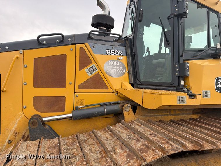 image for item YA4902 2015 John Deere 850k dozer