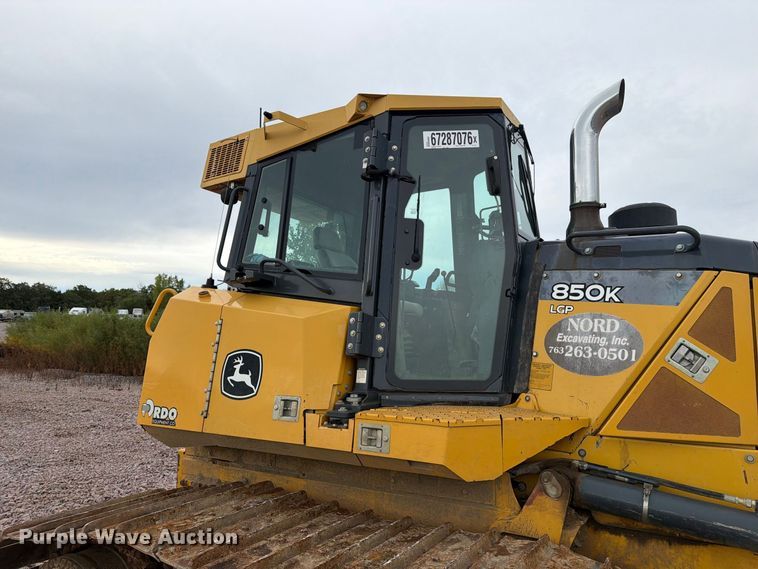 image for item YA4902 2015 John Deere 850k dozer