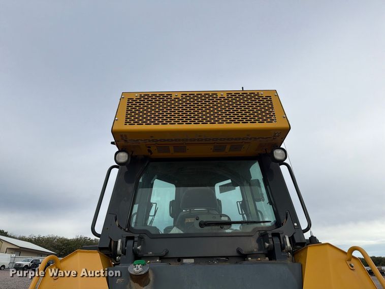 image for item YA4902 2015 John Deere 850k dozer