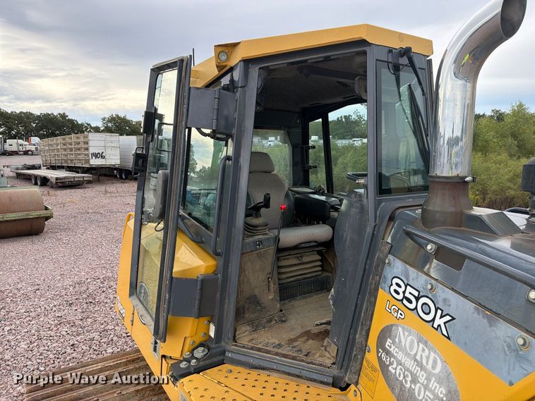 image for item YA4902 2015 John Deere 850k dozer