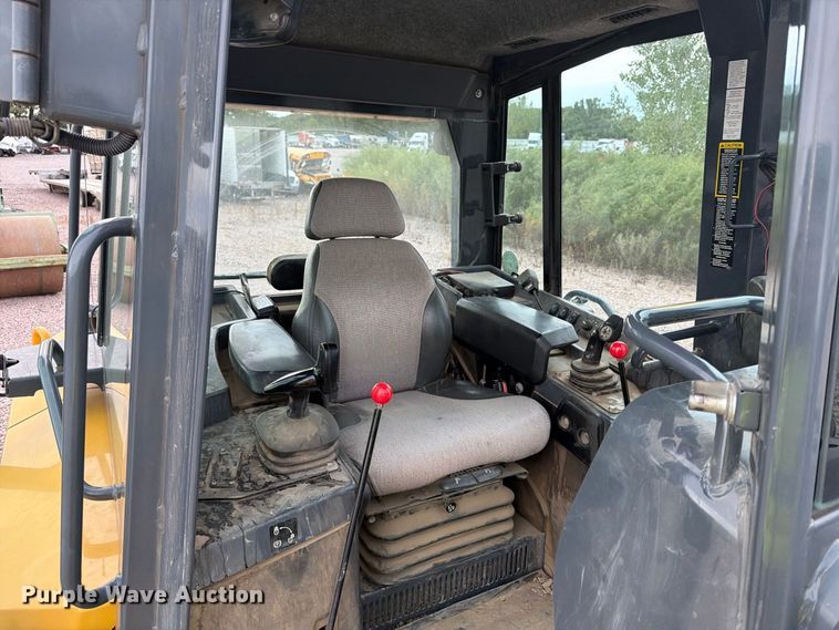 image for item YA4902 2015 John Deere 850k dozer