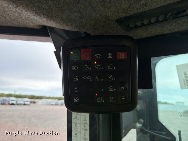 image for item YA4902 2015 John Deere 850k dozer
