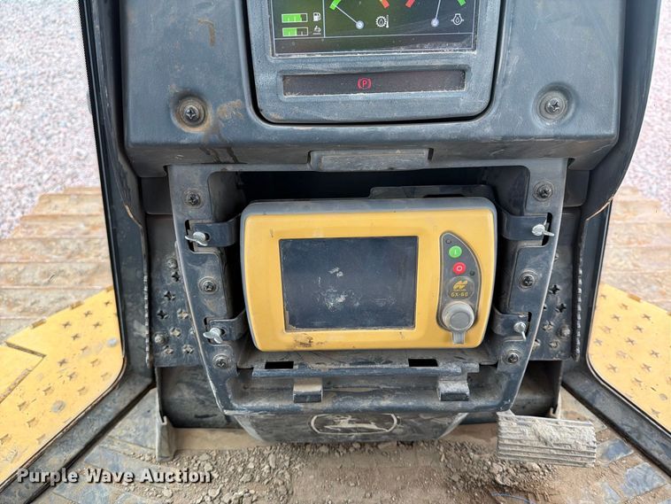 image for item YA4902 2015 John Deere 850k dozer