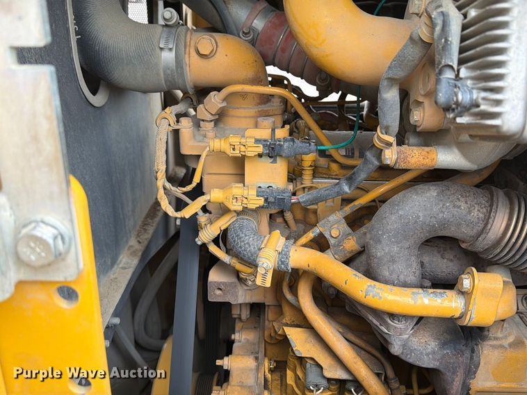 image for item YA4902 2015 John Deere 850k dozer