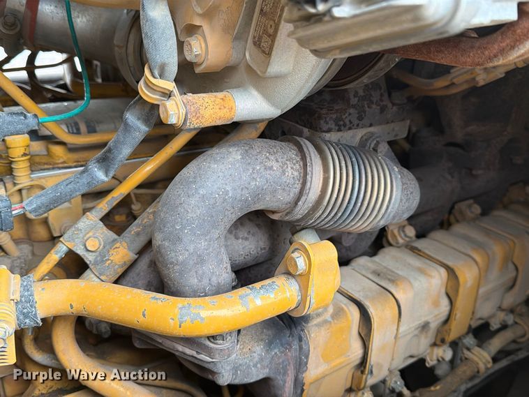 image for item YA4902 2015 John Deere 850k dozer