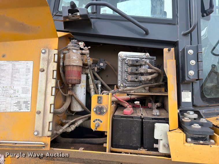 image for item YA4902 2015 John Deere 850k dozer