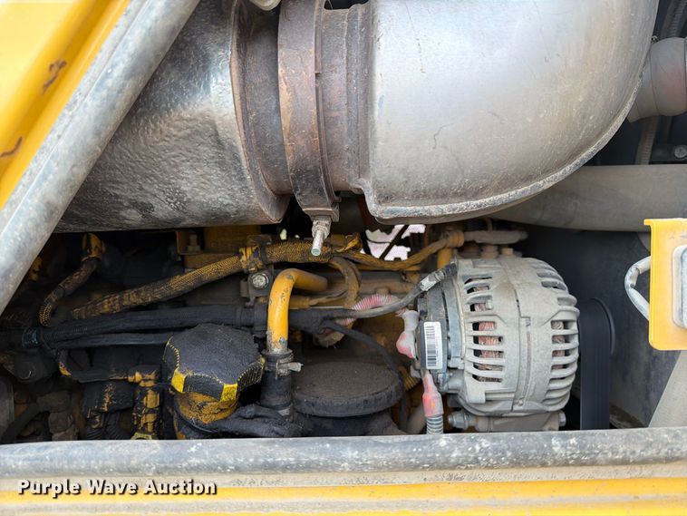 image for item YA4902 2015 John Deere 850k dozer