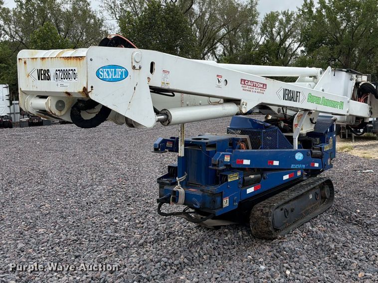2016 Versalift Super Arborist 61 tracked boom lift