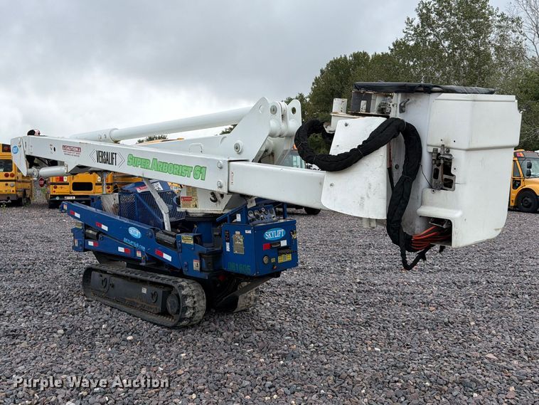 image for item YA4909 2016 Versalift Super Arborist 61 tracked boom lift