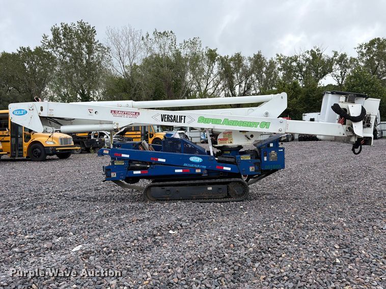 image for item YA4909 2016 Versalift Super Arborist 61 tracked boom lift