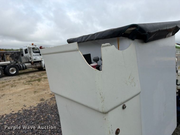 image for item YA4909 2016 Versalift Super Arborist 61 tracked boom lift