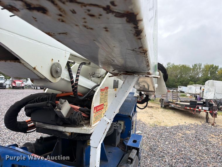 image for item YA4909 2016 Versalift Super Arborist 61 tracked boom lift