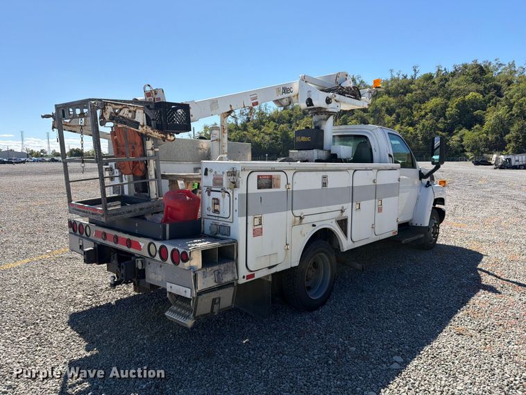 image for item YA4918 2006 GMC C5500 bucket truck
